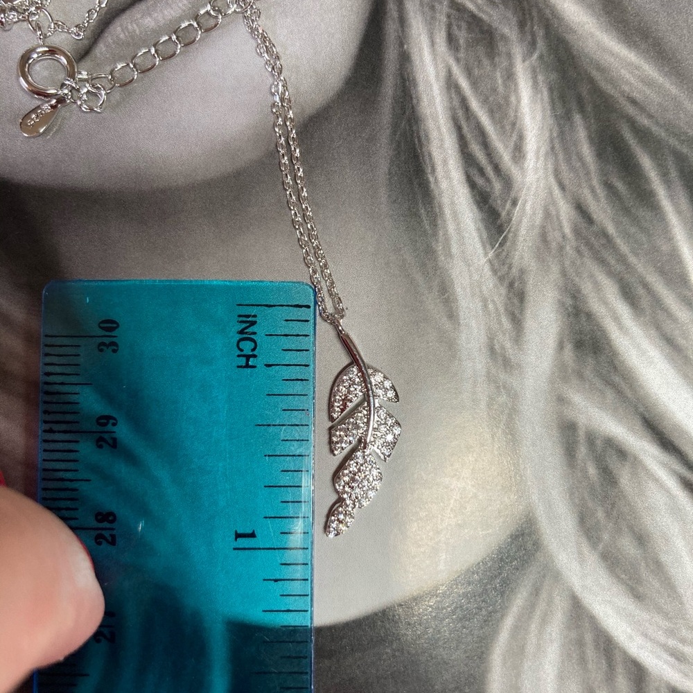 🌟 Sterling Silver 925 CZ Leave Necklace - Picture 3 of 4